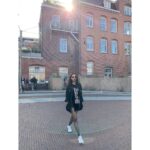 Aditi Rao Hydari Instagram - Just got sunshine in my pocket.... 🌞 PS - And my hands, and my phone... 😝 Amsterdam, Netherlands