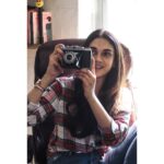 Aditi Rao Hydari Instagram – Does this count as behind the scenes? 💆🏻‍♀ #Candid