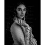 Aditi Rao Hydari Instagram - Khadi looks the best when you wear it with Pride #100YearsOfKhadi #ThrowbackThursday 📸 @josephradhik @storiesbyjosephradhik #blackandwhite #portrait