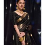 Aditi Rao Hydari Instagram - My first time, Closing fashion week, and that too in my mother’s handloom sari... ♥ The Finale show of the #LotusMakeupIndiaFashionWeek in delhi with 21 designers celebrating the timeless saree... #SixYardsOfLove #Heritage #Handloom #MadeInIndia #LMIFW