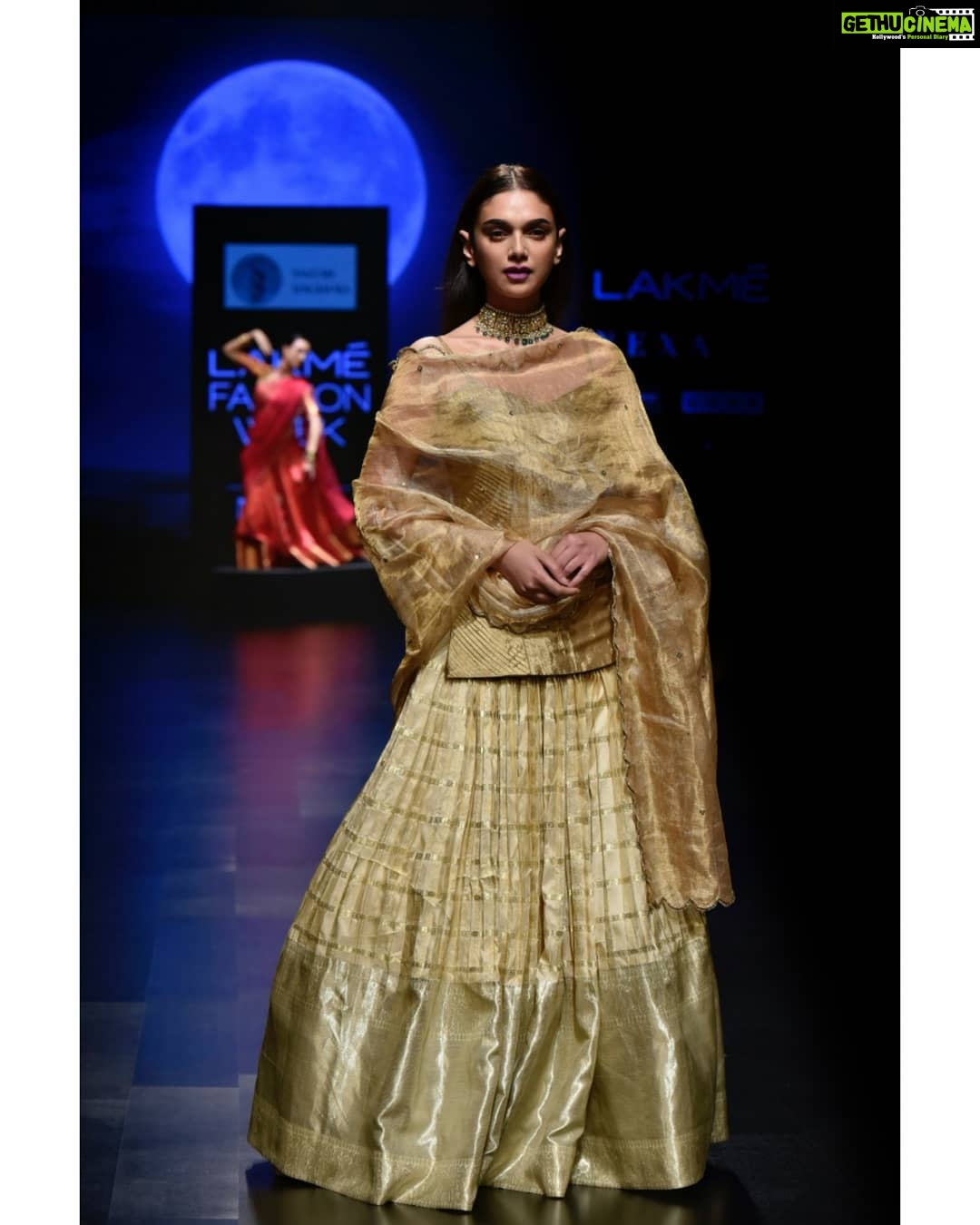 Aditi Rao Hydari Instagram - ‘Shine like the whole universe is yours’ @sailesh_singhania #Shaahana @lakmefashionwk