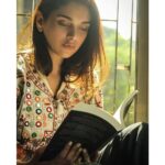 Aditi Rao Hydari Instagram – 📖
🧥 @vipulshahbags
#sunkissed #Aunaturel