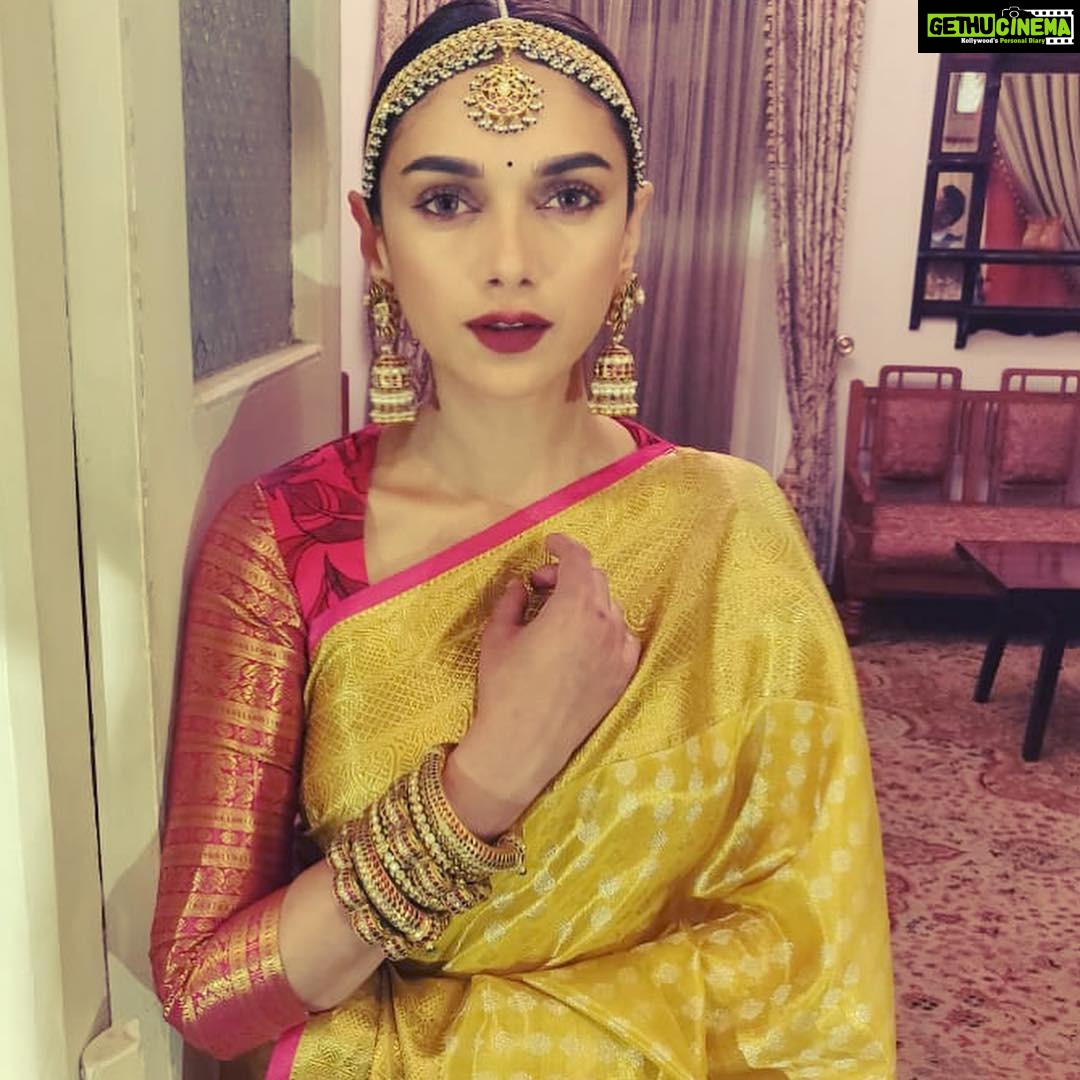 Aditi Rao Hydari Instagram - #vintage 💛 Chowmahalla