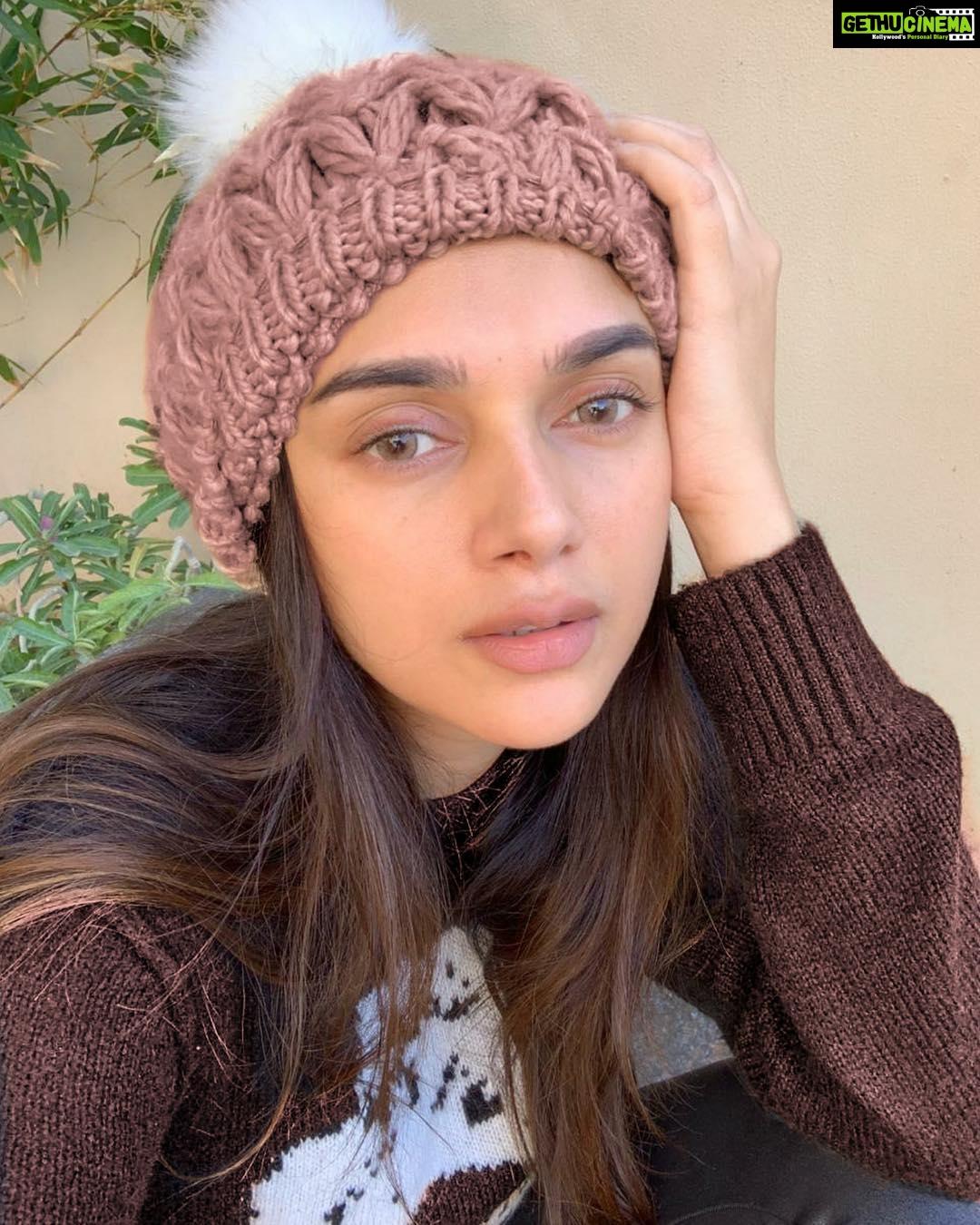 Aditi Rao Hydari Instagram - Secrets... shhhhhhh! It’s the end of the year so for everyone who asks me for skin secrets While a lot of it is genetic (#truestory🙄) I do still give my skin a lot of #TLC in the form of vitamins and supplements... if you’re healthy and happy Its going to show on your skin. Secret 1 🤫 Hydrate hydrate hydrate on loop! #SkinHydrate by @solskincorp @drrashmishettyra My priority for glowing skin #glow #skinfood #skinsecrets #aunaturale Ps- thanks doc 😘 PPs- #ThisIsNotAPaidPromotion 🤪🐒