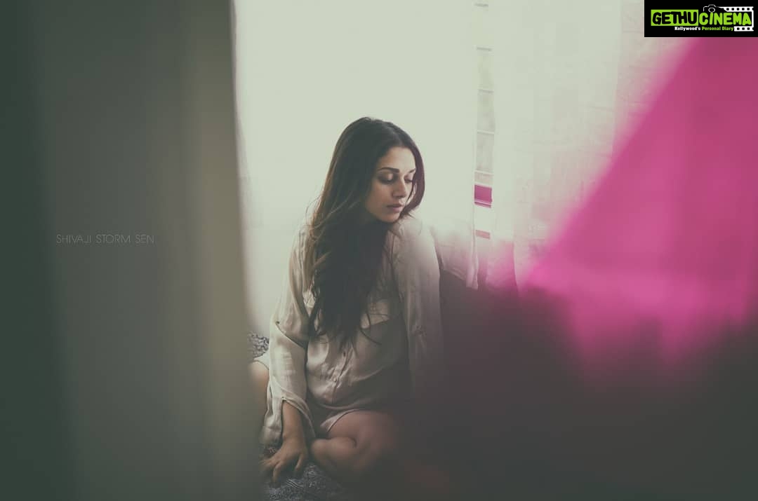 Aditi Rao Hydari Instagram - I'm just trying to pink outside the box