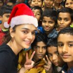 Aditi Rao Hydari Instagram - ‘In giving is receiving', that's what I was always told growing up... And christmas is all about the joy of giving (and cake of course)... My christmas was made a lot more special with these cuties... May this Christmas season be filled with a whole lot of joy and happiness that you share with those around you. Wishing you all a Merry Christmas #PlayingSanta