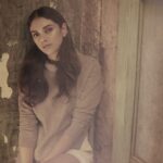 Aditi Rao Hydari Instagram – Finding my tone #Sepia
#RoseTinted #OptimistPrime #Mood