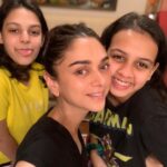 Aditi Rao Hydari Instagram – Finally reunited with both my grandmothers! @seheracharyaa @online.crybaby… 🙌🏻🐒❤️ #love #nevergrowup Mumbai, Maharashtra