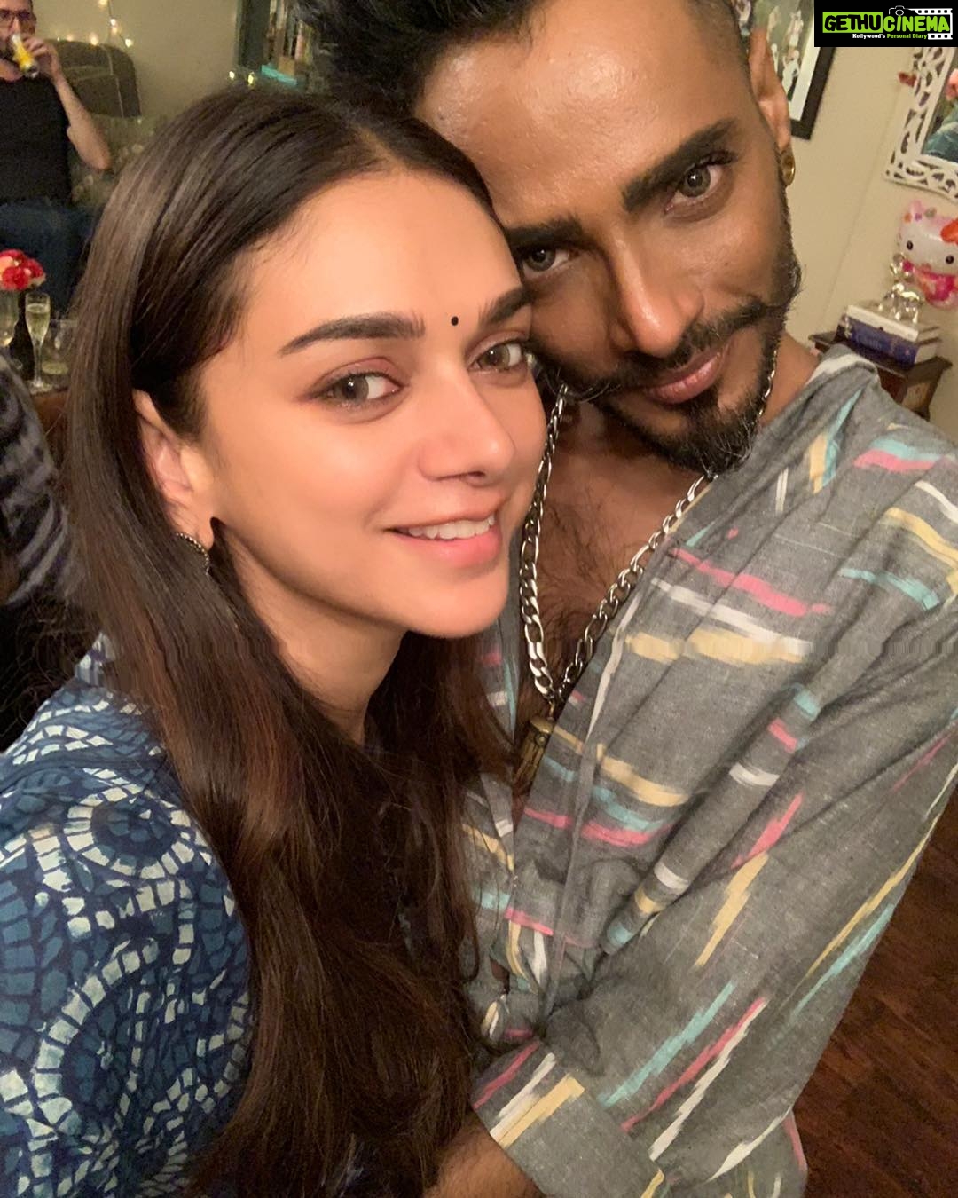 Aditi Rao Hydari Instagram - Happy happy birthday to my eli meli... my bestie, my monkey, my headache, my laughter pill, the devil and the angel on my shoulder...the biggest pillar of strength and drama in the Aditi Maad House! Have a glowing year eliiiiii!!!! Thank you for always being there and pushing me to be the best version of me, I hope I can do the same for you always!!! Love you to the moon and back @EltonJFernandez my #pixietwin ❤️