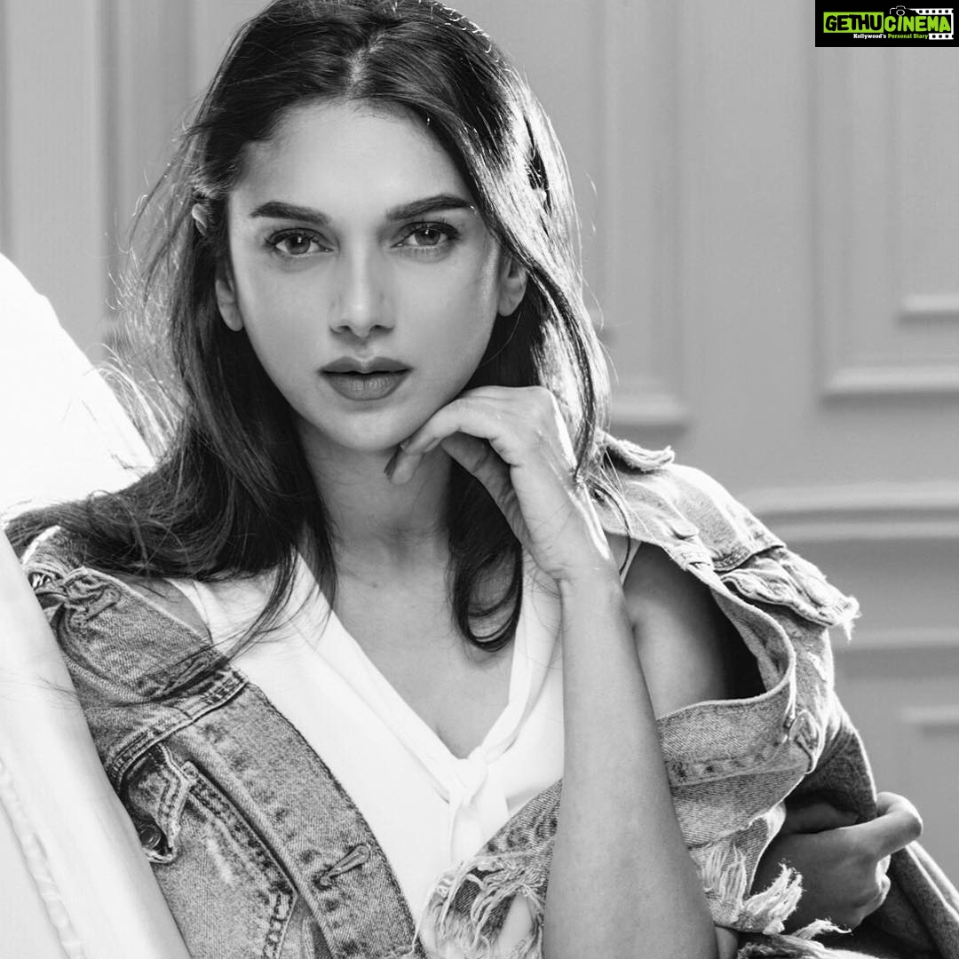 Aditi Rao Hydari Instagram - #mondayblues be damned when you love life in itβs entire spectrum between black and white... #love #life #magic #angeldust ππ§ββοΈ