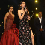 Aditi Rao Hydari Instagram – Thank youuuuuuu @siimawards… this one is special… leela and kaatru veliyidai will always make me believe that dreams do come true… #pantaloonssiima2018 
thank you @rahulmishra_7 for this byoooot! ❤️
Thank you @manav.manglani 📷
@sanamratansi @ssubberman