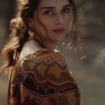 Aditi Rao Hydari Instagram – Beautiful People… Beautiful Collection… #BeautifulHands. @RituKumarHQ @amrishpkumar