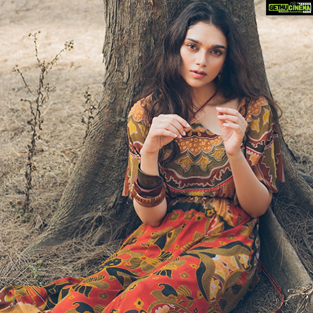 Aditi Rao Hydari Instagram - Embracing my roots with the new @RituKumarHQ autumn/winter collection. #BeautifulHands