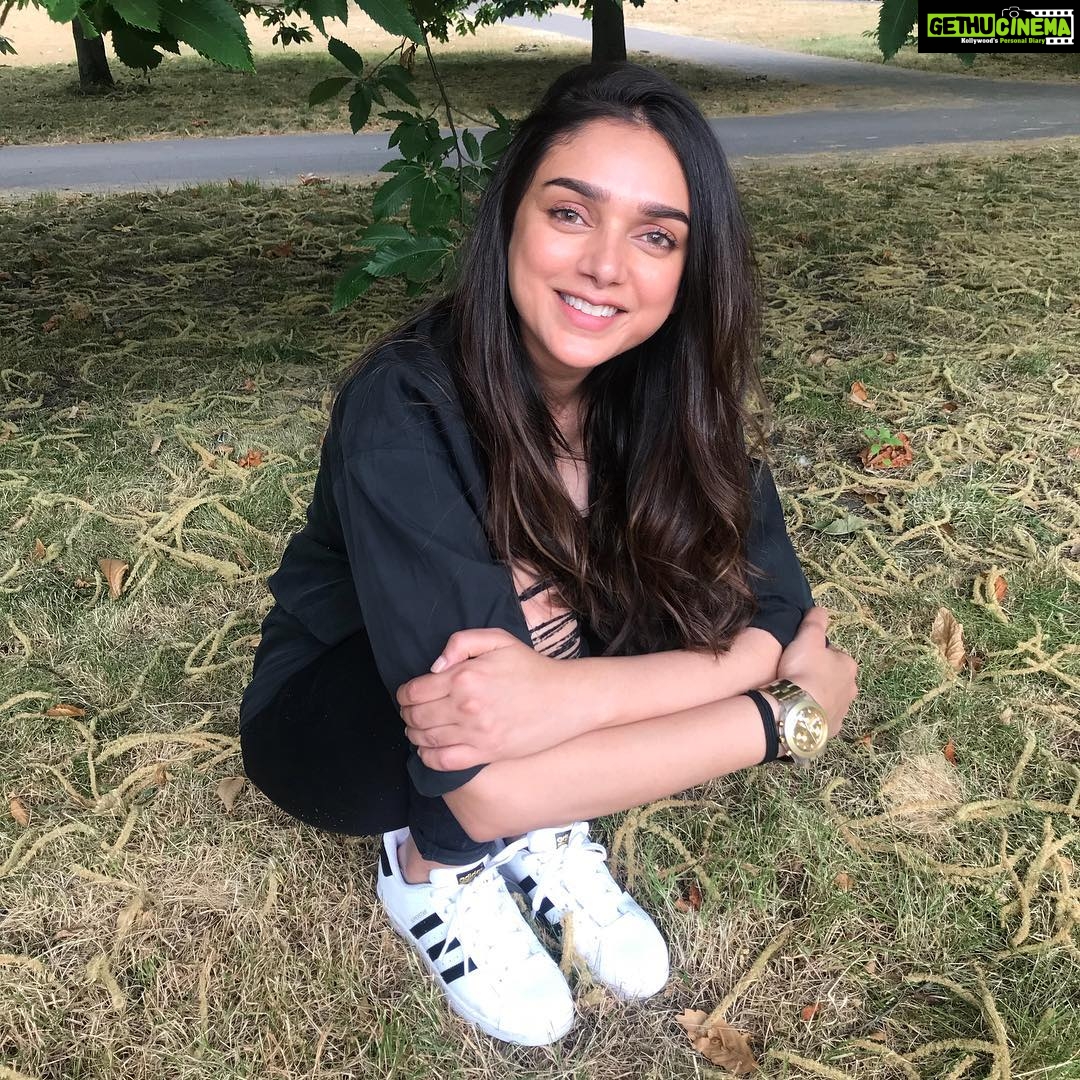 Aditi Rao Hydari Instagram - #ThrowbackThursday #TakeMeBack #HappyMonkey🐒