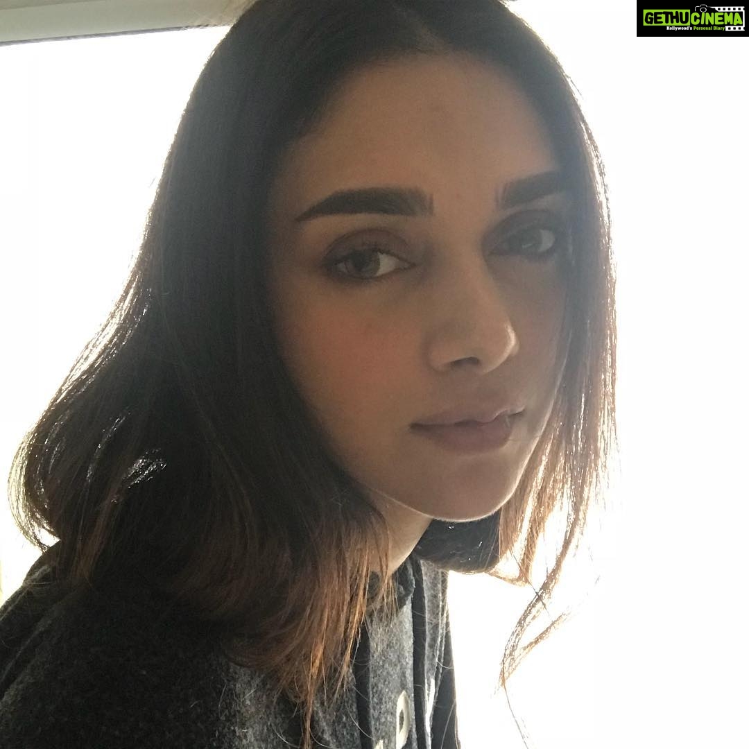 Aditi Rao Hydari Instagram - Schedule wrap in this pretty pretty sea side temple town... I’ve washed away all my (hopefully non- existent) sins ☺️... thank you @hyattplace for your generous hospitality... next stop.... 🤨😋😉 #shootlife #shootdiaries #setlife🎥 Hyatt Place Rameswaram
