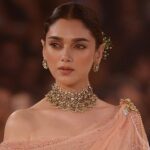 Aditi Rao Hydari Instagram - Quite sure I was wondering if I should have a 🍕 after this or a 🍔... what do you think?... 🤪#indiacoutureweek2018 @taruntahiliani @deepa.verma.makeup @thefdci