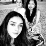 Aditi Rao Hydari Instagram - Picnic with the girlies! #LondonDiaries #Vacay #downtime #workoholicsanonymous @joanna_penneycard @neutrino420 Greenwich Park