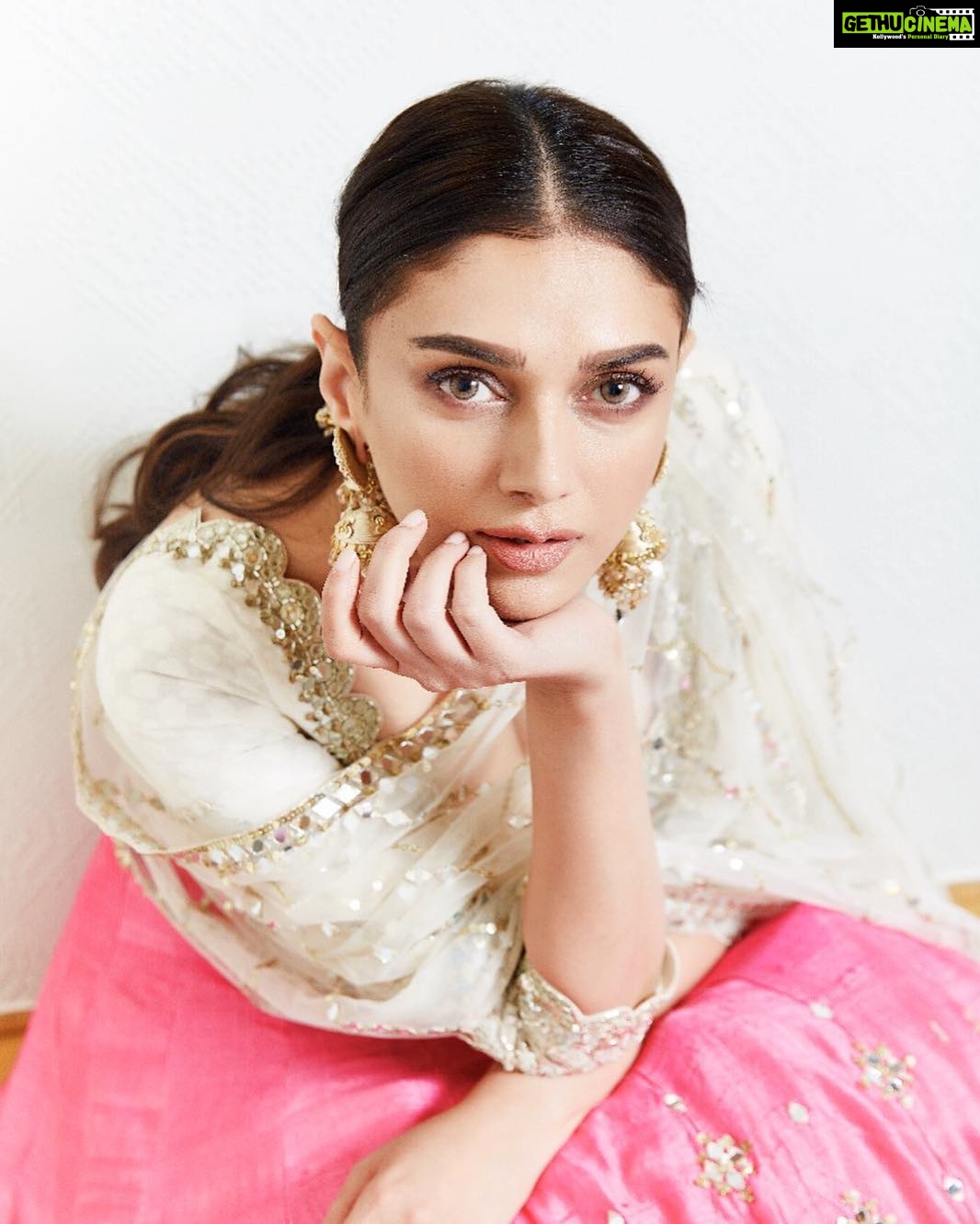 Aditi Rao Hydari Instagram - Launching PHIROZA by @abhinavmishra_ at @andazdelhi! Wearing an outfit named #mehrunissa #bts @miteshrajani @needledust Photo- @vidushigupta_photography