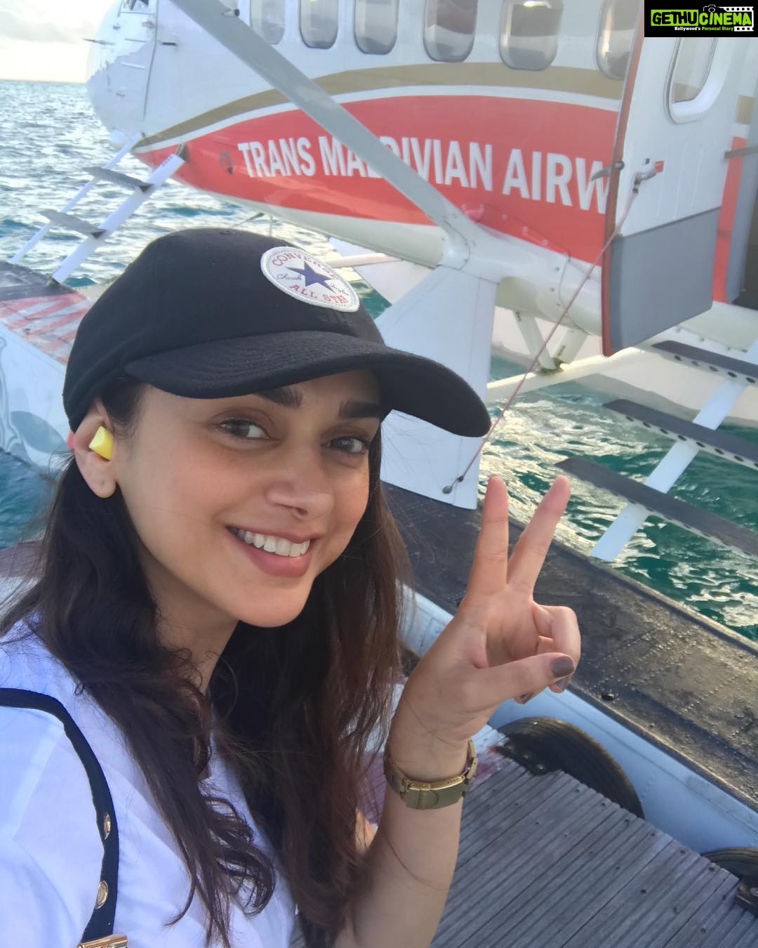 Aditi Rao Hydari Instagram - First time on a sea plane!!! Thank you @transmaldivian for this super fun ride... you made it easier to say good bye... ps- I’ll be back soon! #tma #maldives #islandlife #bliss