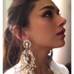 Aditi Rao Hydari Instagram – Look up and you’ll always find rainbows in the clouds and stars the dark… ⭐️🌈 @satyanifinejewels @sanamratansi #sammohanamprereleaseevent
Thank you @kyana.emmot for helping me with my hair on your day off ❤️🤗