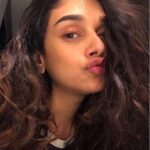 Aditi Rao Hydari Instagram - Back in the bay! Woke up and getting ready for the OnePlus 6 launch. Super duper excited as I have already seen this device click some amazing pictures at the Vogue cover shoot! 😍🌟🌟 Can’t wait to unbox it!! See you all there at the event! ❤️❤️❤️ @oneplus_india @oneplus