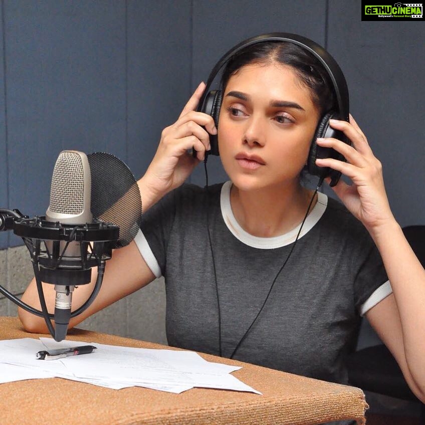 Aditi Rao Hydari Instagram - Throw me a challenge... đ¤¸ââď¸ Dubbing for my first film in a language that I donât know... hope I can do it correctly and youâll all be happyâ¤ď¸ Working extra hard especially since I was born in Hyderabad... ps- and for all the fabulous re writers of âhistoryâ no I wasnât raised there 𤪠Pps- excuse my doofus expression, thatâs my âim studying hard faceâ đ #Telugu #Debut #sammohanam #sameera