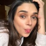 Aditi Rao Hydari Instagram – Sunday ki chhutti… #livingattheairport #redeye #NightShoot #sundayinbed