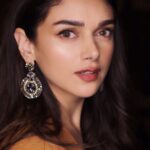 Aditi Rao Hydari Instagram - It’s the dreams in my eyes... not the eye liner 🌟🌟😉😘 Thank you for this picture @ajaypatilphotography @deepagurnani @zaraindiaofficial @sanamratansi