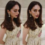 Aditi Rao Hydari Instagram – At the Young Women Achiever Awards today wearing this byoooot by @anitadongre. ❤️❤️ Styled by @sanamratansi 😘
Jewellery: @amrapalijewels @azotiique 
HMUA @eltonjfernandez 😊 
Assisted by @krishnakami #YFLO #FicciFlo #Young #Women #Achiever #Awards #Glam #Beauty