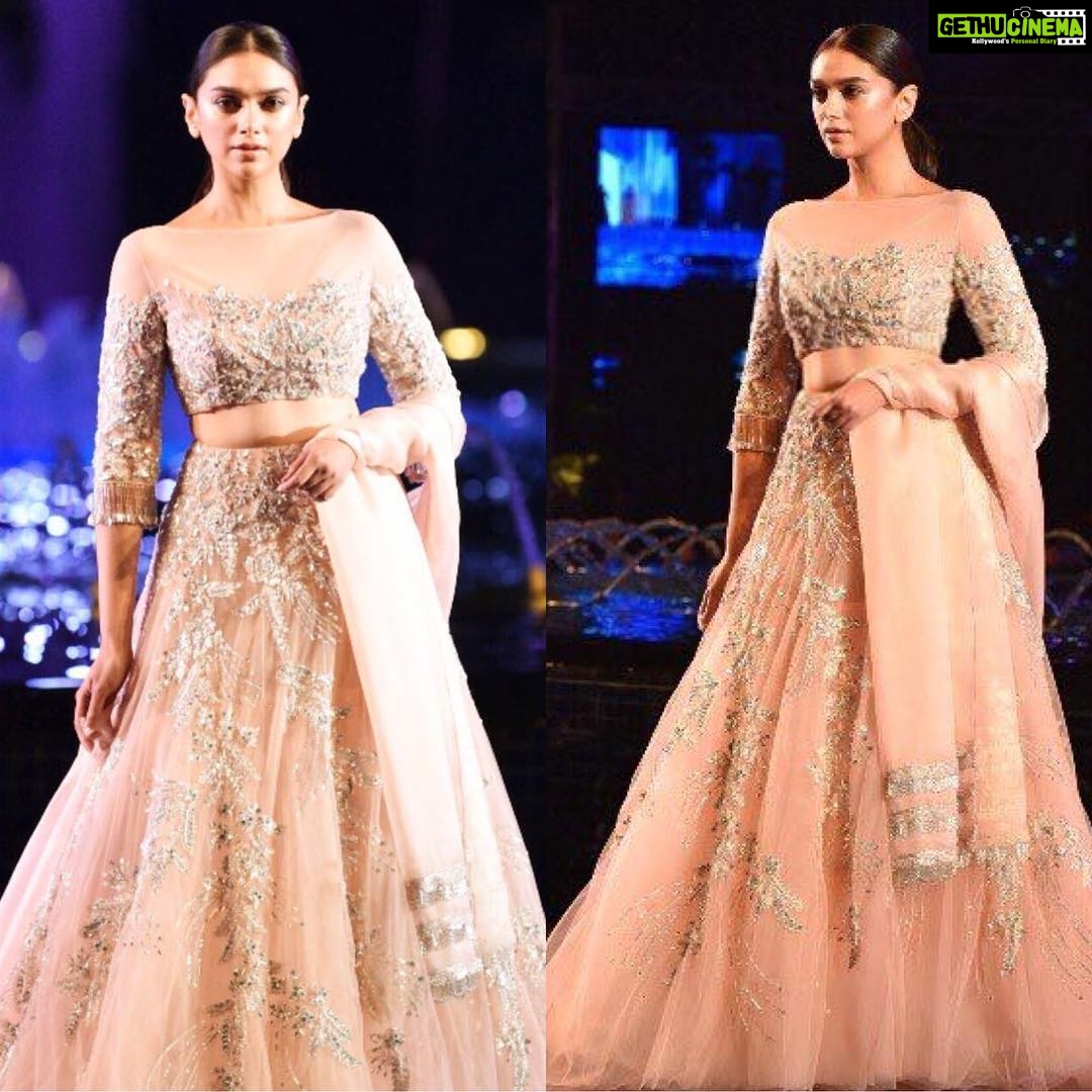 Aditi Rao Hydari Instagram - Leave a little sparkle wherever you go. πππ« Happy to walk the ramp for @manishmalhotra05 as his muse for the #ManishMalhotraLabelXPune Summer Couture 2018. β€οΈπβΊοΈπ€ππ @eltonjfernandez @krishnakami #Shine #Love #Sparkle #FashionShow #RampWalk #400feet #SummerCouture @mmalhotraworld @yoopune