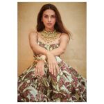 Aditi Rao Hydari Instagram - 🤎 'Mandana' by @punitbalanaofficial Styled by: @stylebyami Hair & Make-up: @eltonjfernandez Photography: @thehouseofpixels Managed by: @ssubberman #MandanaByPunitBalana #ThePunitBalanaWoman #SpringSummer2021