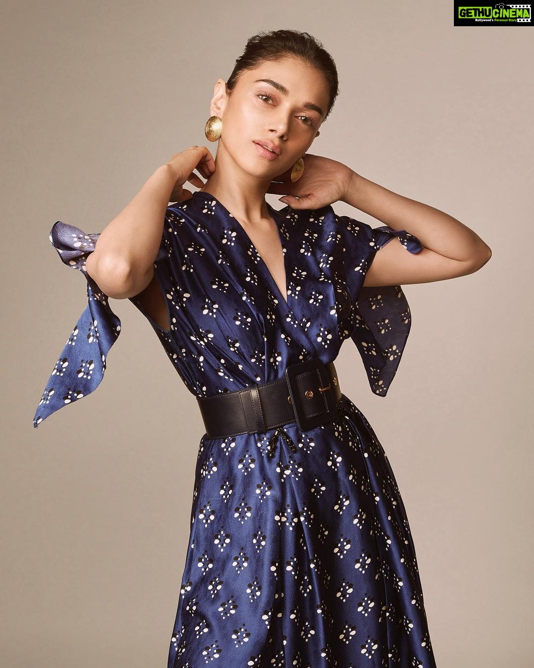 Aditi Rao Hydari Instagram - “Make-Up can only make you look pretty on the outside but it doesn’t help if you are ugly on the inside. Unless you eat the make-up.” - Audrey Hepburn 😂😂🤣🤣 Here’s another one from #Simplification...inspired by Audrey Hepburn herself 🌟🌟💫❤ Stylist: @prayagm_v Photography: @porus_v HMUA: @eltonjfernandez @media.raindrop @verveindia #February #TravelIssue