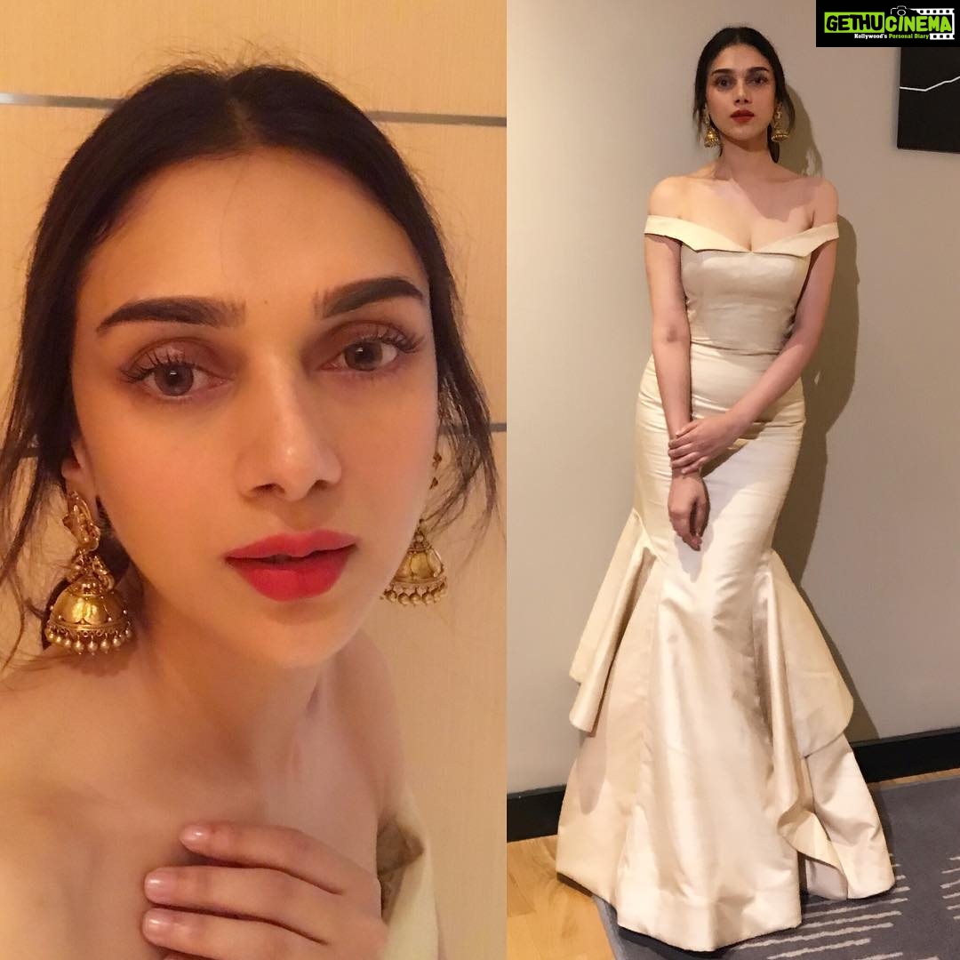Aditi Rao Hydari Instagram - #natchathiravizha2018 #nadigarsangam @samantchauhan @mahesh_notandass @sanamratansi @miteshrajani ❤️