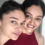 Aditi Rao Hydari Instagram - For a glowing 2018! Squeaky clean and Au Naturale for the new year... thank you doc for looking after my hyper delicate skin! I promise to be more regular with my face clean ups and my skin care! Mmmmmmwah! @drrashmishettyra #glow #skincare #aunaturale #cleanup