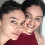 Aditi Rao Hydari Instagram – For a glowing 2018! 
Squeaky clean and Au Naturale for the new year… thank you doc for looking after my hyper delicate skin! I promise to be more regular with my face clean ups and my skin care! 
Mmmmmmwah! 
@drrashmishettyra #glow #skincare #aunaturale #cleanup