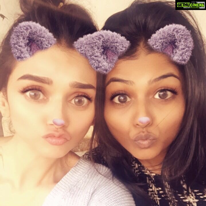 Aditi Rao Hydari Instagram - Visitor on set! The byoooooti-@jayantireddy14 ❤️😘🤗 #hyderabad #shootdiaries #goofballs