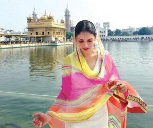 Aditi Rao Hydari Instagram - #GuruPurab di lakh lakh vadhaiyan! This #GuruNanakJayanti, may we all learn from his teachings of love, benevolence and compassion..❤️🤗😘