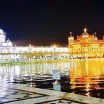 Akshay Kumar Instagram - A chance visit to the Golden Temple,listening to the gurbani and watching the world go by. Only word that comes to mind now : SURREAL 🙏🏻 #blessed