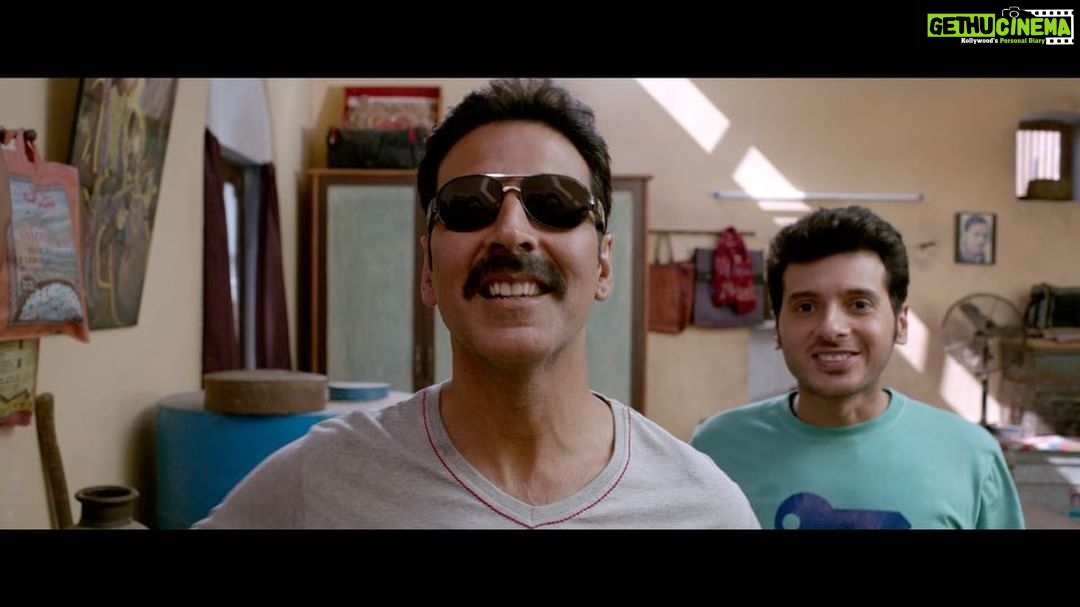 Akshay Kumar Instagram - Taiyar ho jao 'Aashiq ki sawaari' ke liye with our latest dialogue promo from @ToiletTheFilm