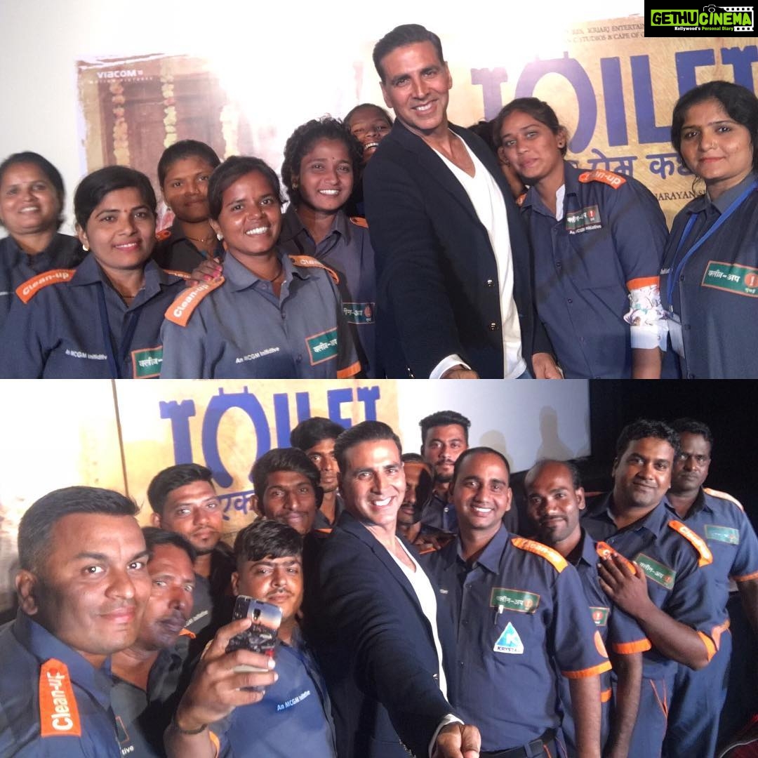 Akshay Kumar Instagram - With the real crusaders of change, BMC's clean-up marshals at @toiletthefilm's press conference today.