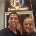 Akshay Kumar Instagram – Going to THIS Restaurant & eating THIS Man’s Food needs to be on everyone’s #LifeList! Congratulations on your new venture, Hemant…delicious just isn’t a strong enough word 😋