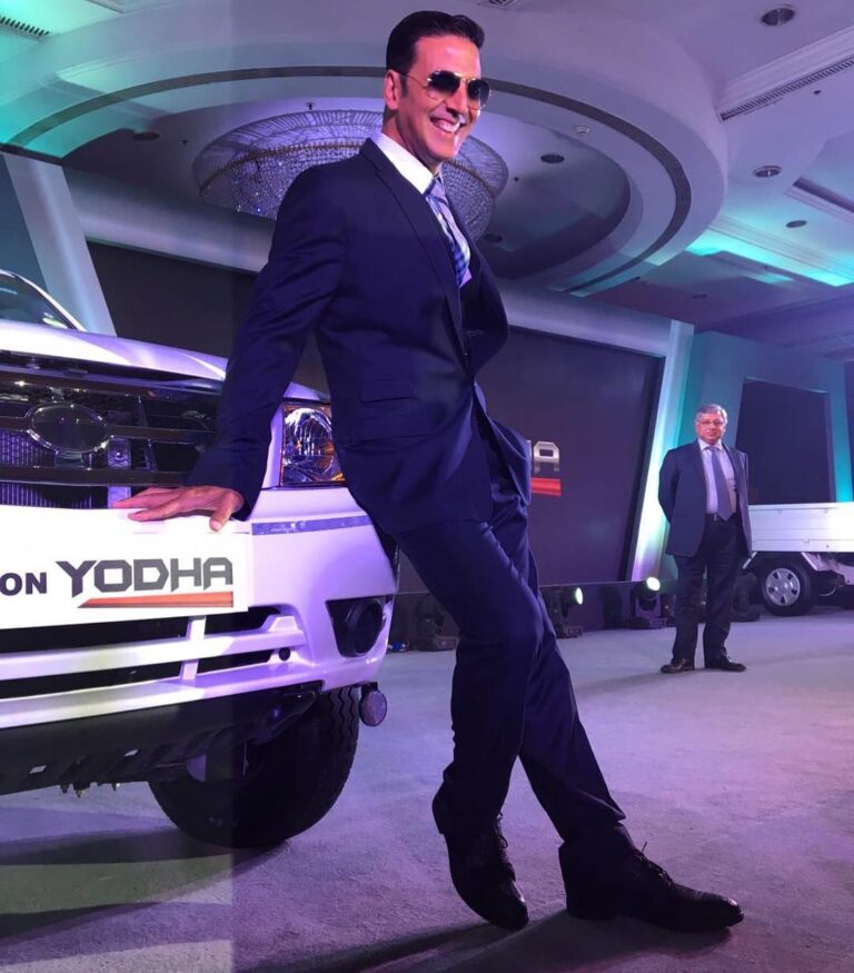 Akshay Kumar Instagram - ‪Strong associations are made of these...unveiling #TataMotors' latest offering #XenonYodha!‬