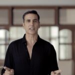 Akshay Kumar Instagram - Sharing some important tips on COVID appropriate behaviour which are a must even after vaccination in order to fight this pandemic. Please watch and take note 🙏🏻 #Ad #CoronaKoHaranaHai @ficci_india @iaaindia #IndianBroadcastingFoundation