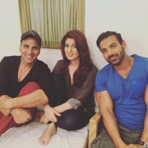 Akshay Kumar Instagram - Free day today, dropped by the wife's shoot with a lunchbox in hand, joined in by buddy John. Feeling domesticated 😁