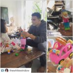 Akshay Kumar Instagram - Perfect Sunday 😊 #fatherdaughtertime #Repost @thewhitewindow According to the baby, this building is Lanka and the two dolls in the pink chariot (with handy for the long journey,bread rolls )are Sita and Hanuman #Ramayan2015