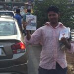 Akshay Kumar Instagram – On the way back home spotted this fellow selling the bestseller #MrsFunnybones 😊 #simplejoysinlife