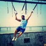 Akshay Kumar Instagram – In the final run up to #Brothers
here’s my favourite exercise that makes me the man I am #RomanRings #shouldersforlife #4DaysToBrothers