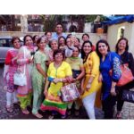 Akshay Kumar Instagram - With my Mom's #SpiritualSisters ;) What a lovely bunch of happy ladies. Love & Prayers to all