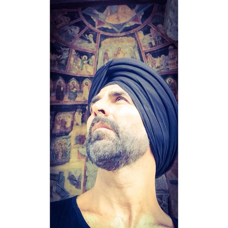 Akshay Kumar Instagram - Couldn't help myself from checking out the monastery from the inside...gorgeous piece of architecture! #SinghIsBliing