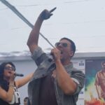 Akshay Kumar Instagram - Having so much fun at the SGT University Gurgoan ;) My talented Heroine Shruti & Director Krish #GabbarIsBack Rocking the stage with me